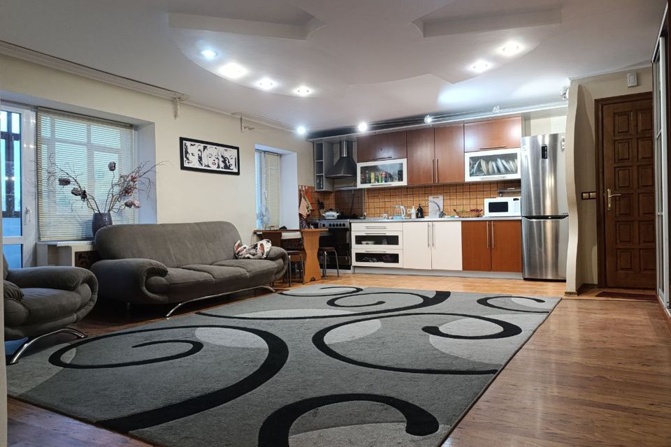 Сдаётся 3-комнатная квартира, 109.3 м²