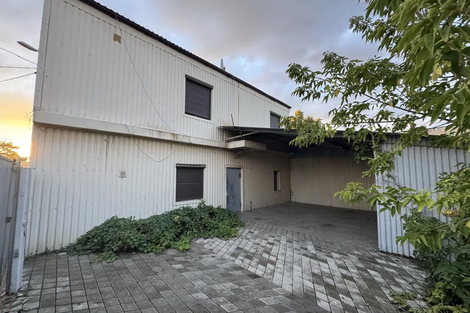 Сдаётся торговое помещение, 300 м²