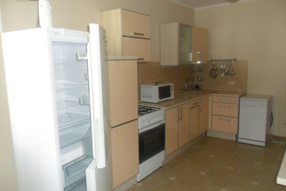 Сдаётся 3-комнатная квартира, 98 м²
