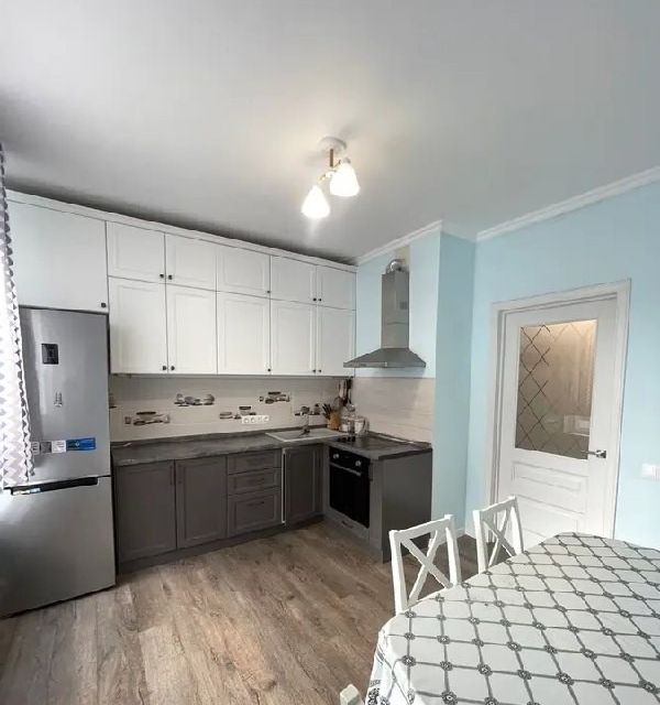 Сдаётся 2-комнатная квартира, 81 м²