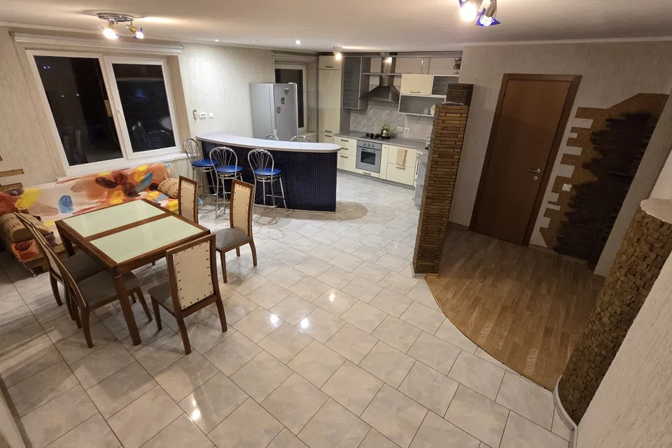 Сдаётся 3-комнатная квартира, 164.3 м²