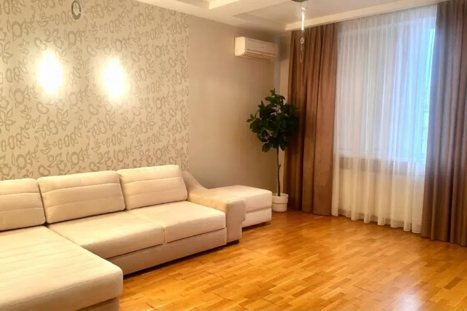 Сдаётся 3-комнатная квартира, 111 м²
