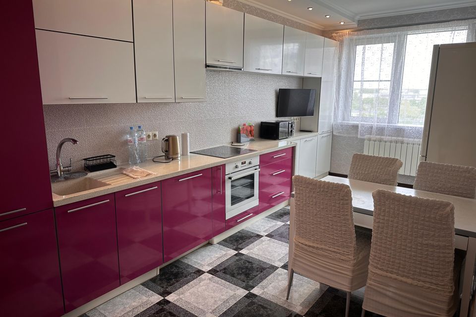 Сдаётся 2-комнатная квартира, 76 м²