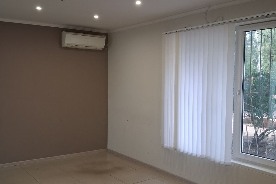 Сдаётся торговое помещение, 100 м²