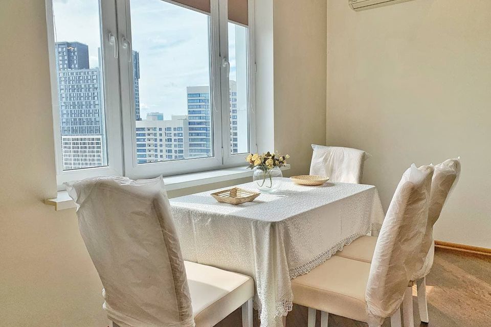 Сдаётся 2-комнатная квартира, 84 м²