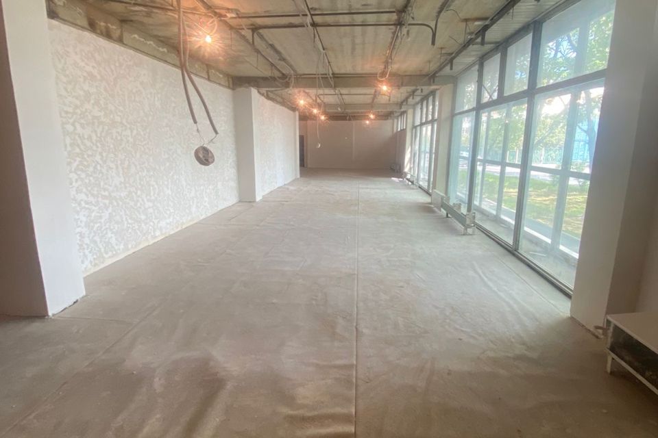 Сдаётся 4-комнатная квартира, 350 м²