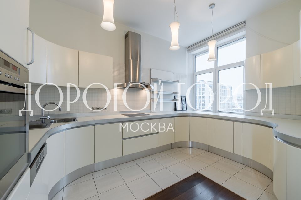 Сдаётся 4-комнатная квартира, 186 м²