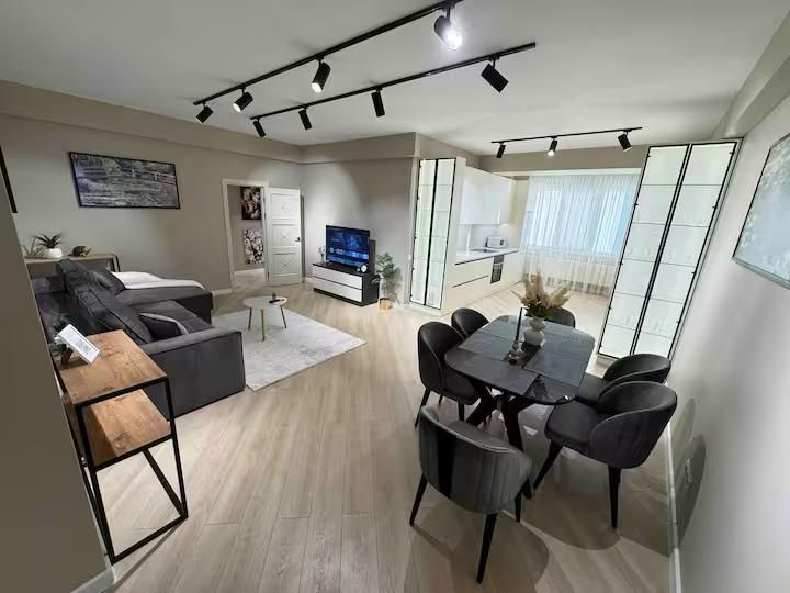 Сдаётся 3-комнатная квартира, 131 м²