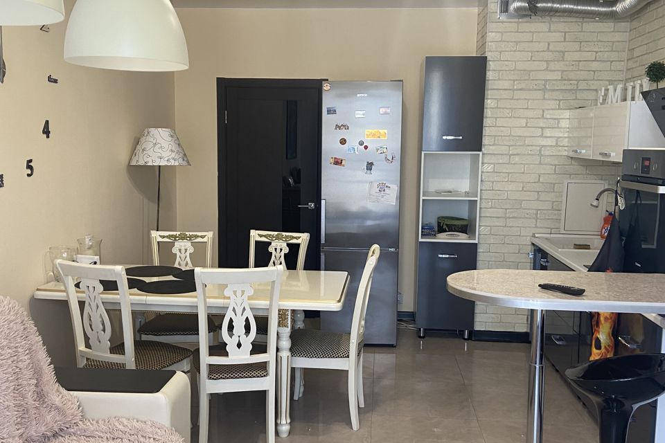 Сдаётся 2-комнатная квартира, 66.6 м²