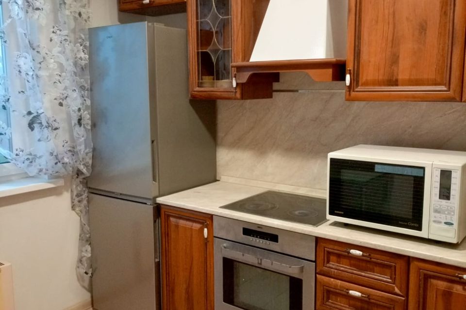 Сдаётся 2-комнатная квартира, 65 м²