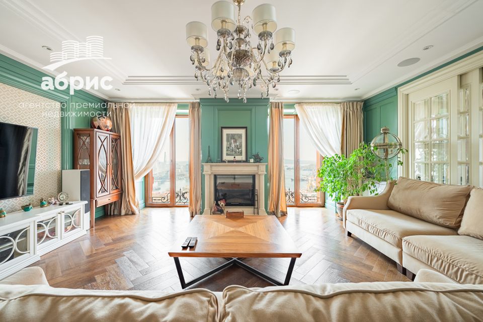 Сдаётся 4-комнатная квартира, 193.1 м²