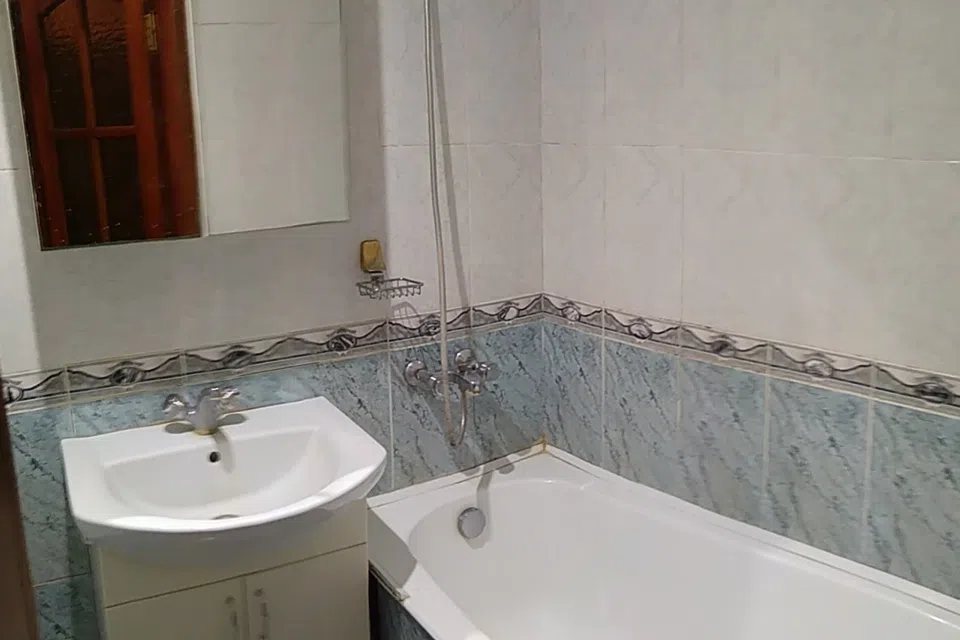 Сдаётся 2-комнатная квартира, 58 м²