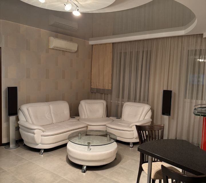 Сдаётся 2-комнатная квартира, 56 м²