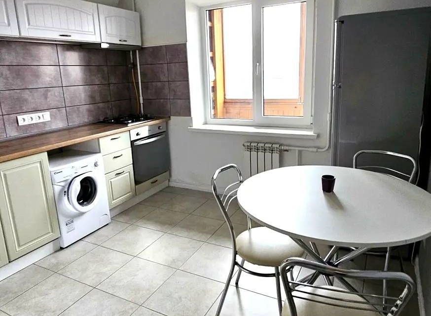 Сдаётся 2-комнатная квартира, 65 м²