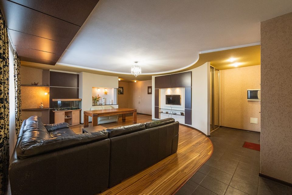 Сдаётся 3-комнатная квартира, 107 м²