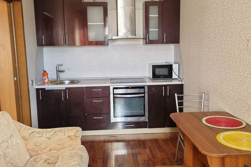 Сдаётся 1-комнатная квартира, 42 м²