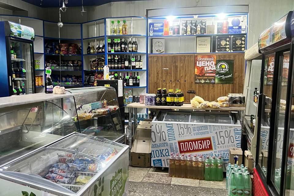 Сдаётся торговое помещение, 300 м²