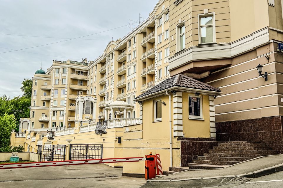 Сдаётся 3-комнатная квартира, 145.5 м²