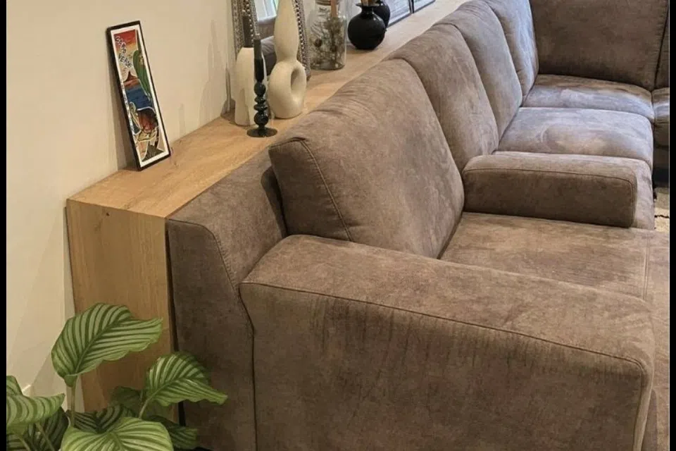 Сдаётся 2-этажный дом, 250 м²