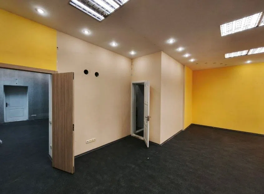 Сдаётся торговое помещение, 75 м²