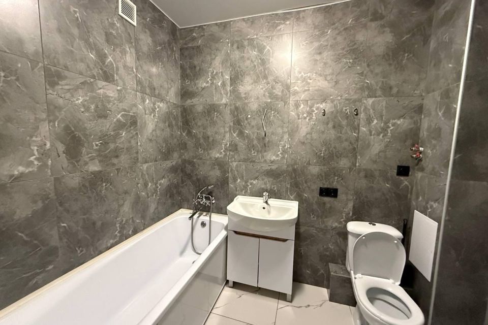 Сдаётся 2-комнатная квартира, 65 м²