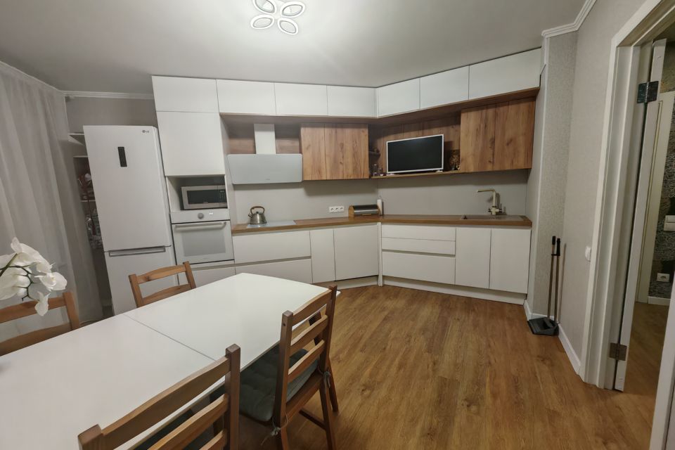 Сдаётся 3-комнатная квартира, 97.8 м²