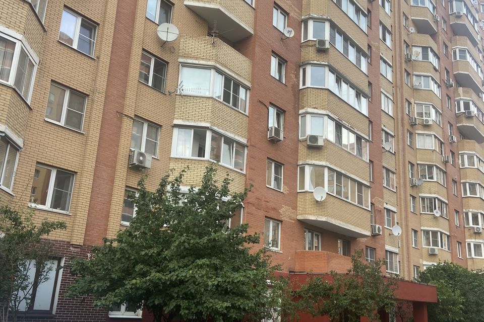 Сдаётся 2-комнатная квартира, 63.9 м²