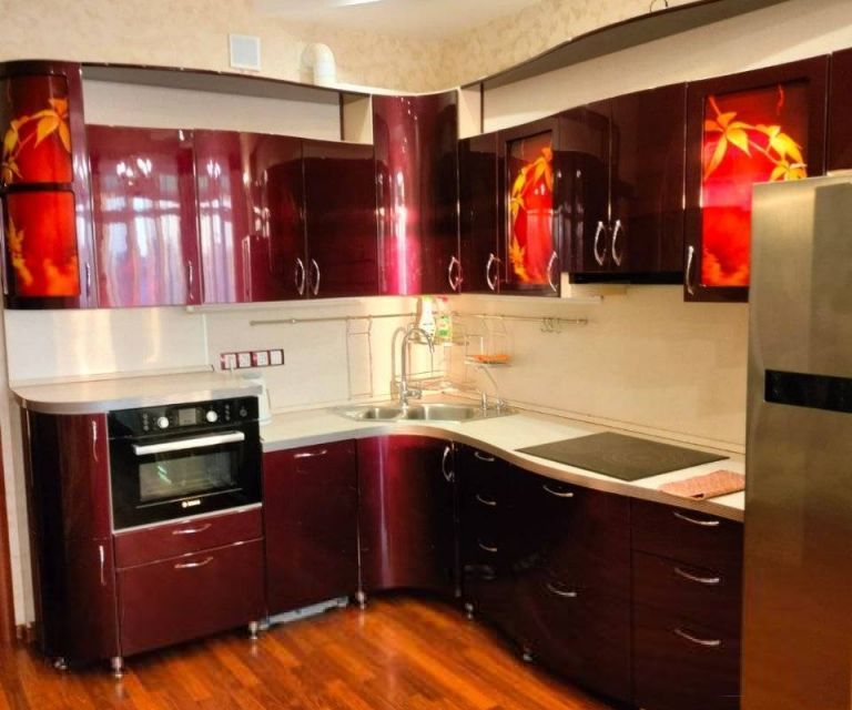 Сдаётся 2-комнатная квартира, 97 м²