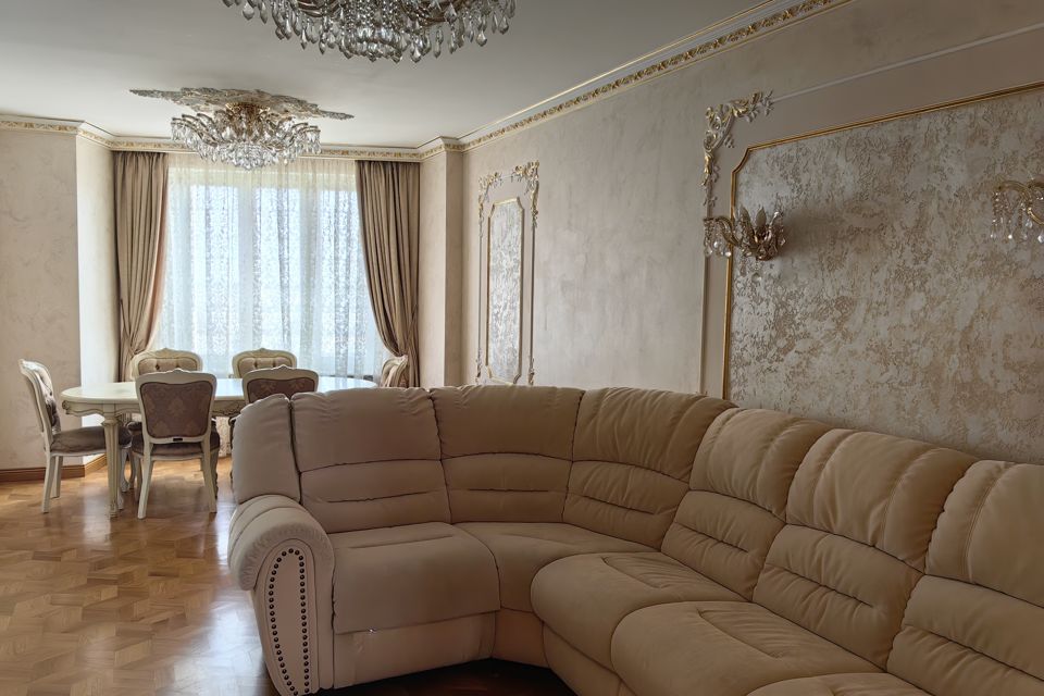 Сдаётся 4-комнатная квартира, 131.31 м²