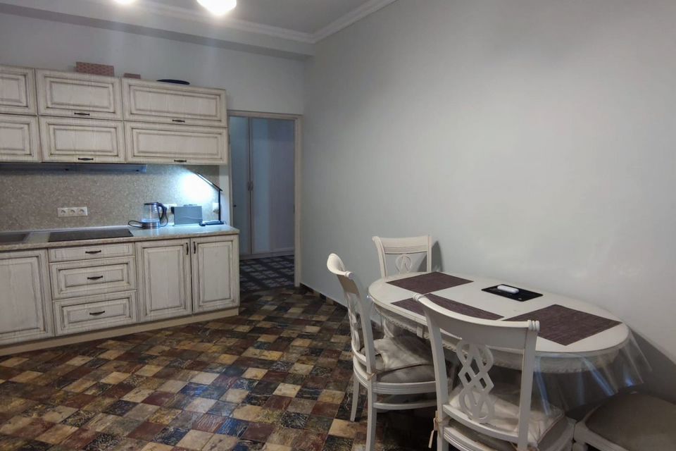 Сдаётся 2-комнатная квартира, 64 м²