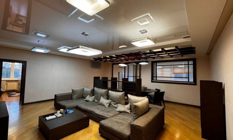 Сдаётся 4-комнатная квартира, 151 м²