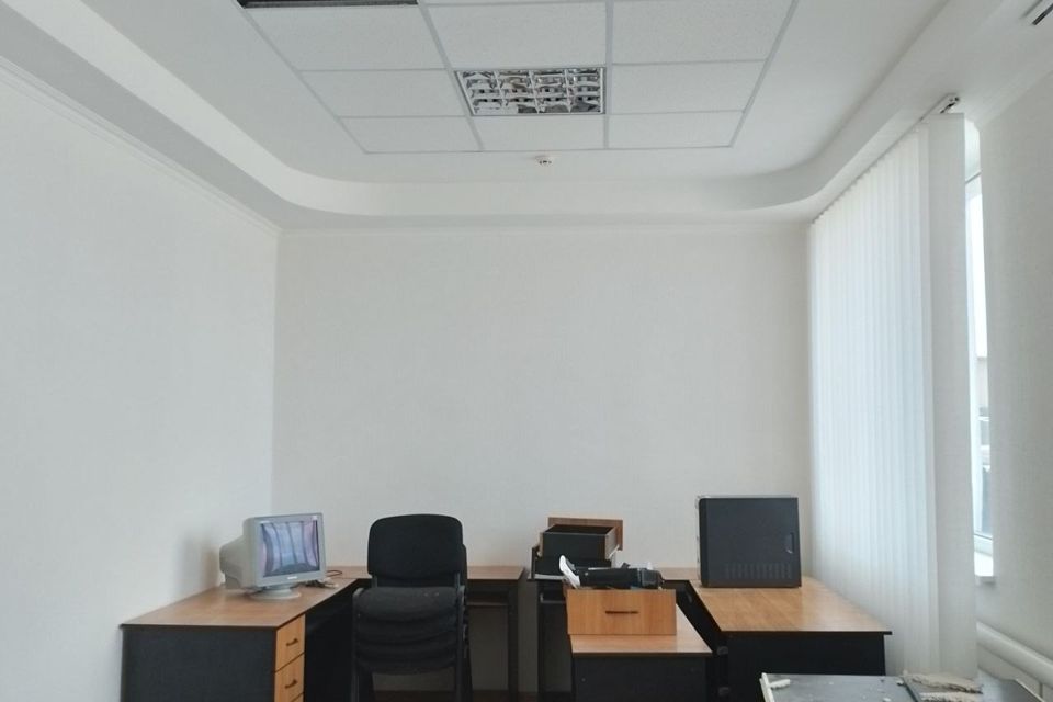 Сдаётся торговое помещение, 2400 м²