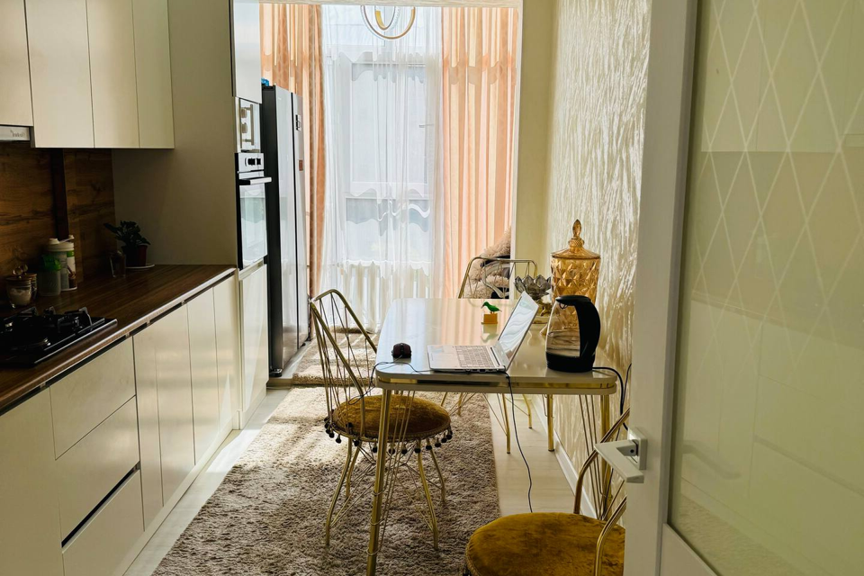 Сдаётся 2-комнатная квартира, 75.4 м²