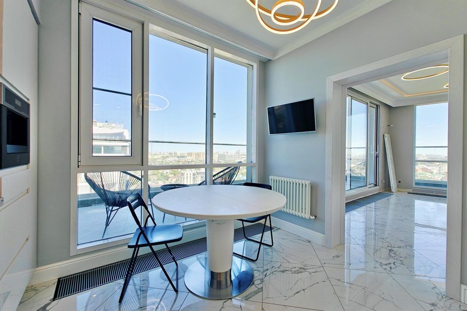 Сдаётся 4-комнатная квартира, 220 м²