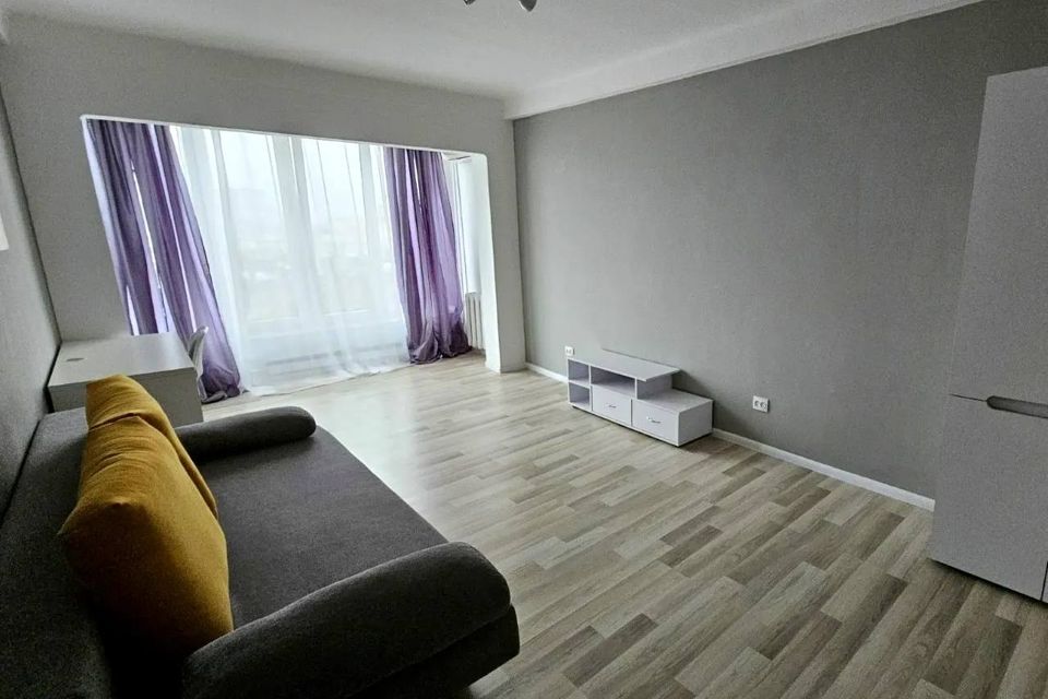 Сдаётся 2-комнатная квартира, 65 м²
