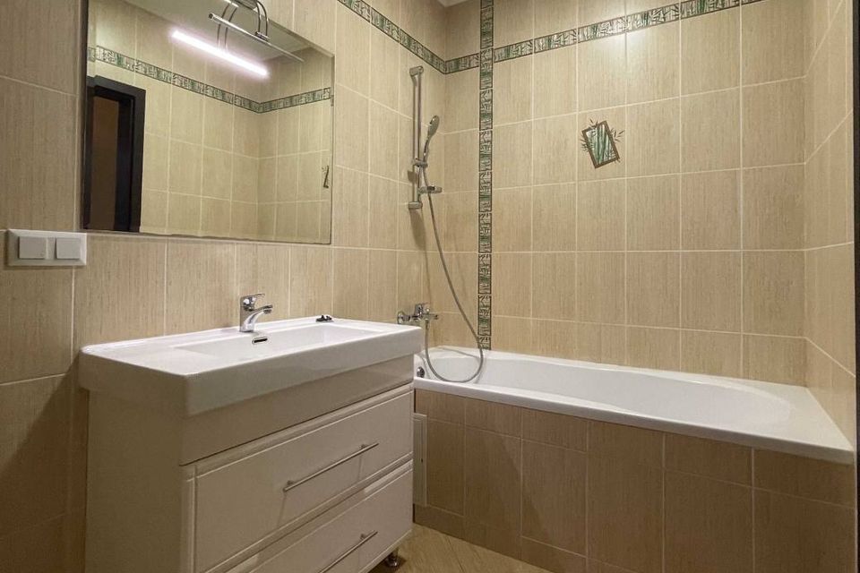 Сдаётся 2-комнатная квартира, 65 м²