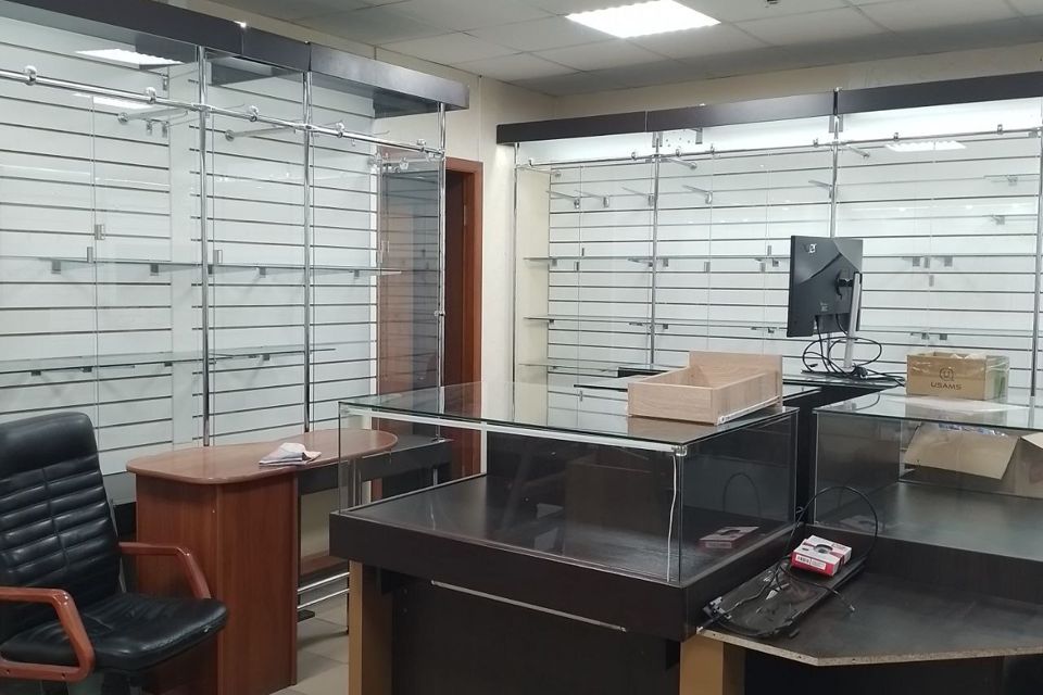 Сдаётся торговое помещение, 100 м²