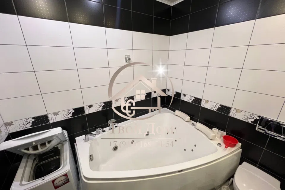 Сдаётся 2-комнатная квартира, 98 м²