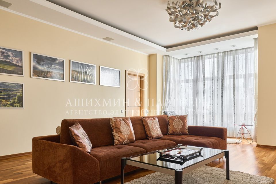 Сдаётся 2-комнатная квартира, 143.7 м²