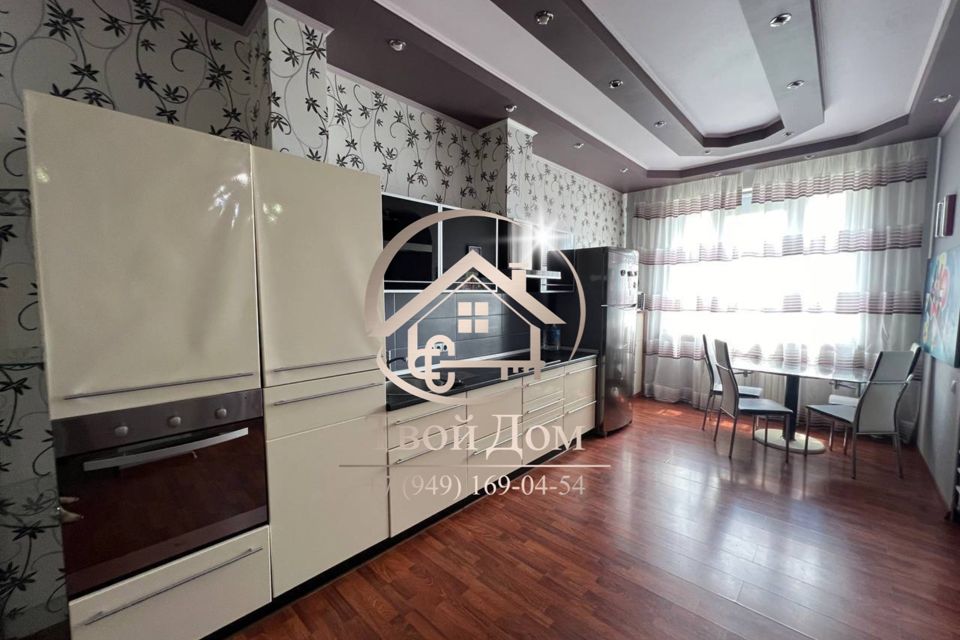 Сдаётся 2-комнатная квартира, 98 м²