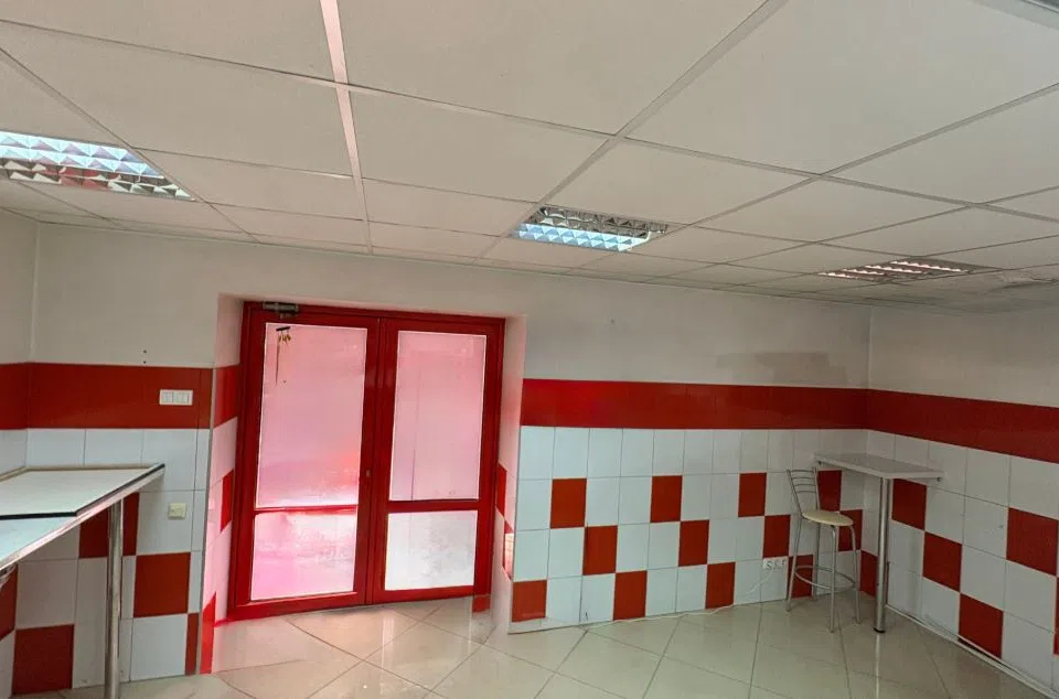 Сдаётся торговое помещение, 42 м²