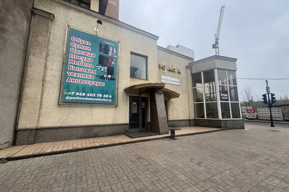 Сдаётся торговое помещение, 461 м²