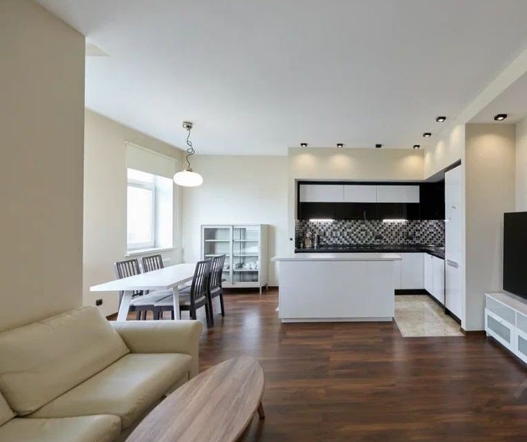 Сдаётся 4-комнатная квартира, 140 м²