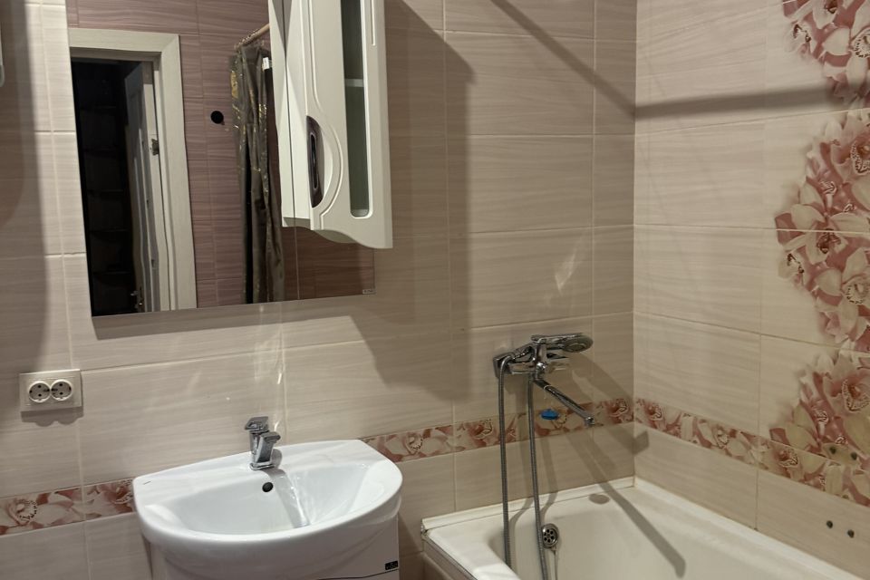 Сдаётся 1-комнатная квартира, 56 м²