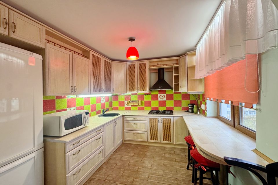 Сдаётся 2-комнатная квартира, 56 м²