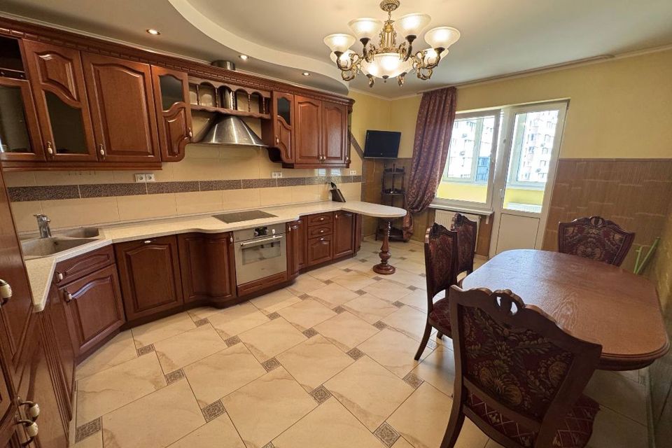 Сдаётся 2-комнатная квартира, 65 м²