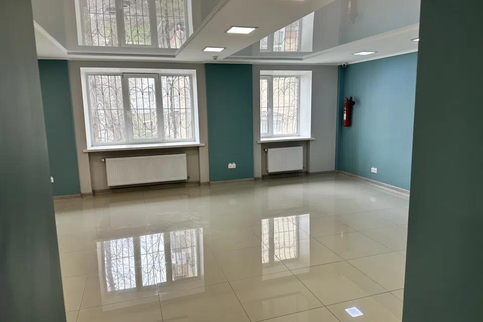 Сдаётся торговое помещение, 106 м²
