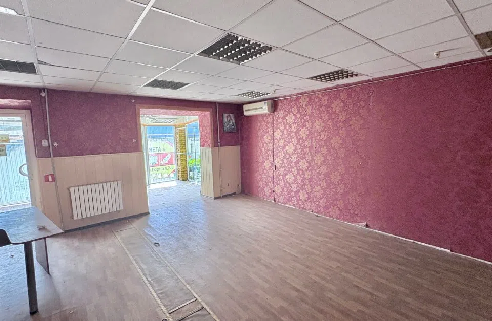 Сдаётся торговое помещение, 107 м²