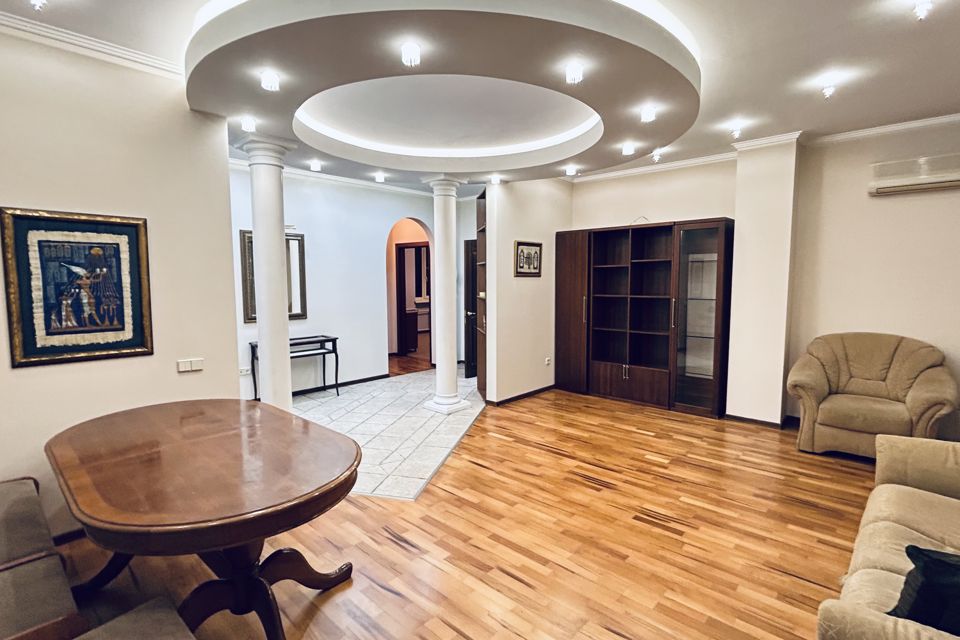 Сдаётся 4-комнатная квартира, 112 м²