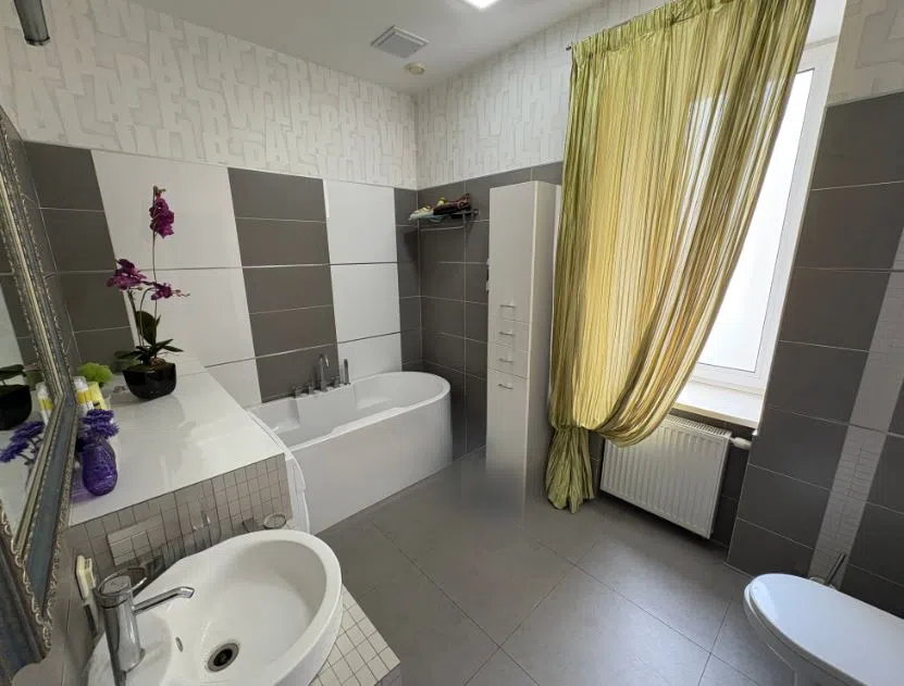 Сдаётся 3-комнатная квартира, 120 м²